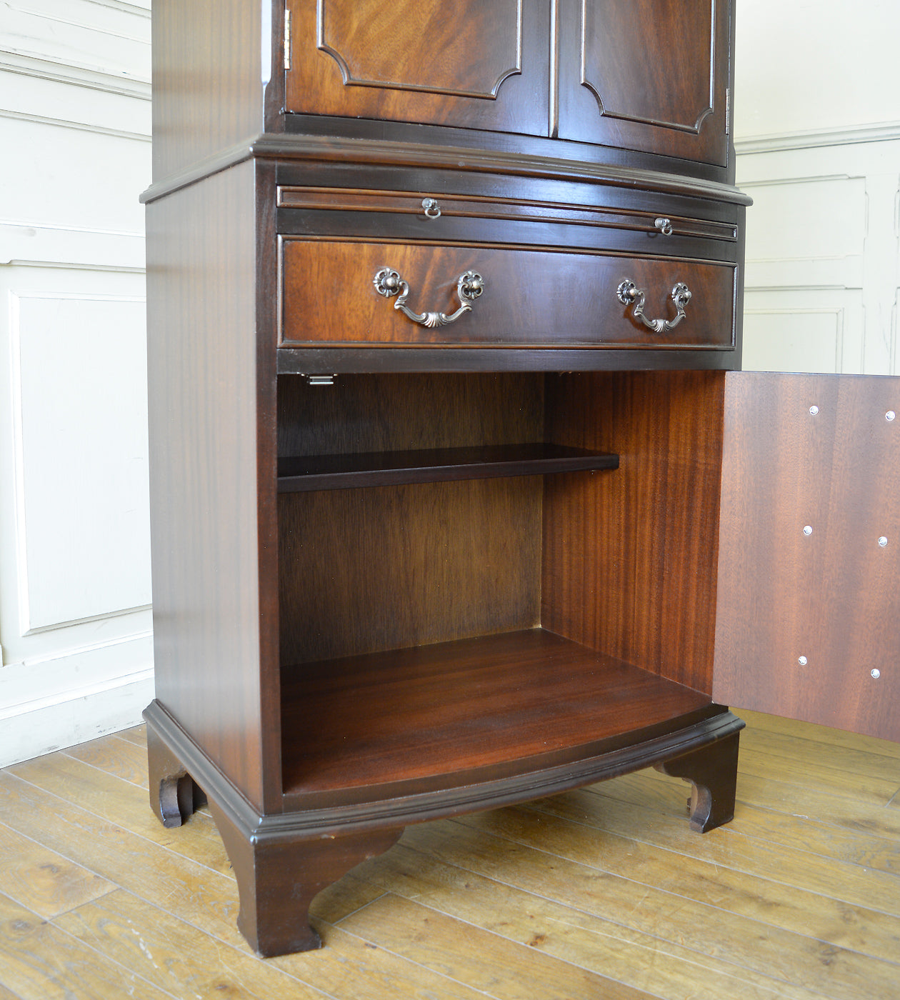 カクテルキャビネット