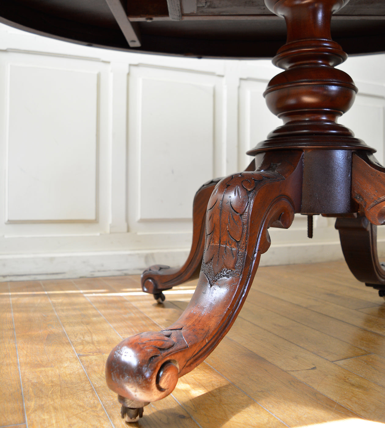 オーバルテーブル