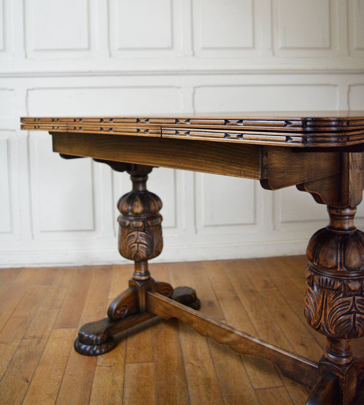 ドローリーフテーブル