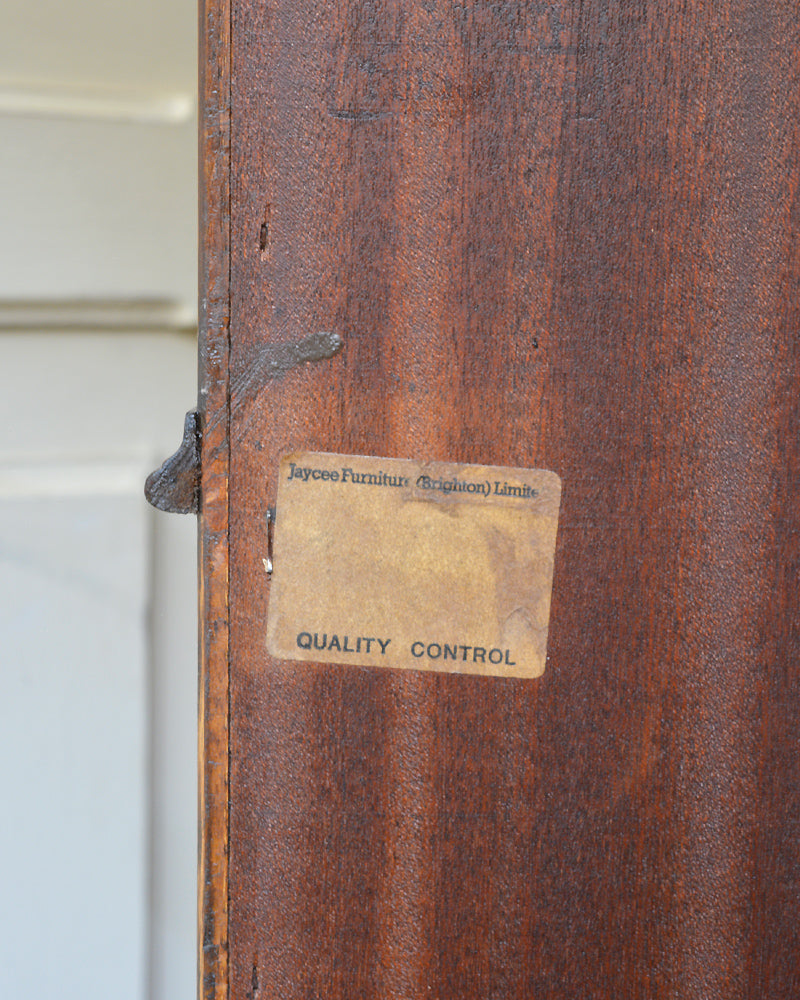 コーナーキャビネット