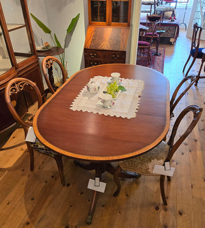 ぺディスタルテーブル1台/バルーンバックチェア４脚