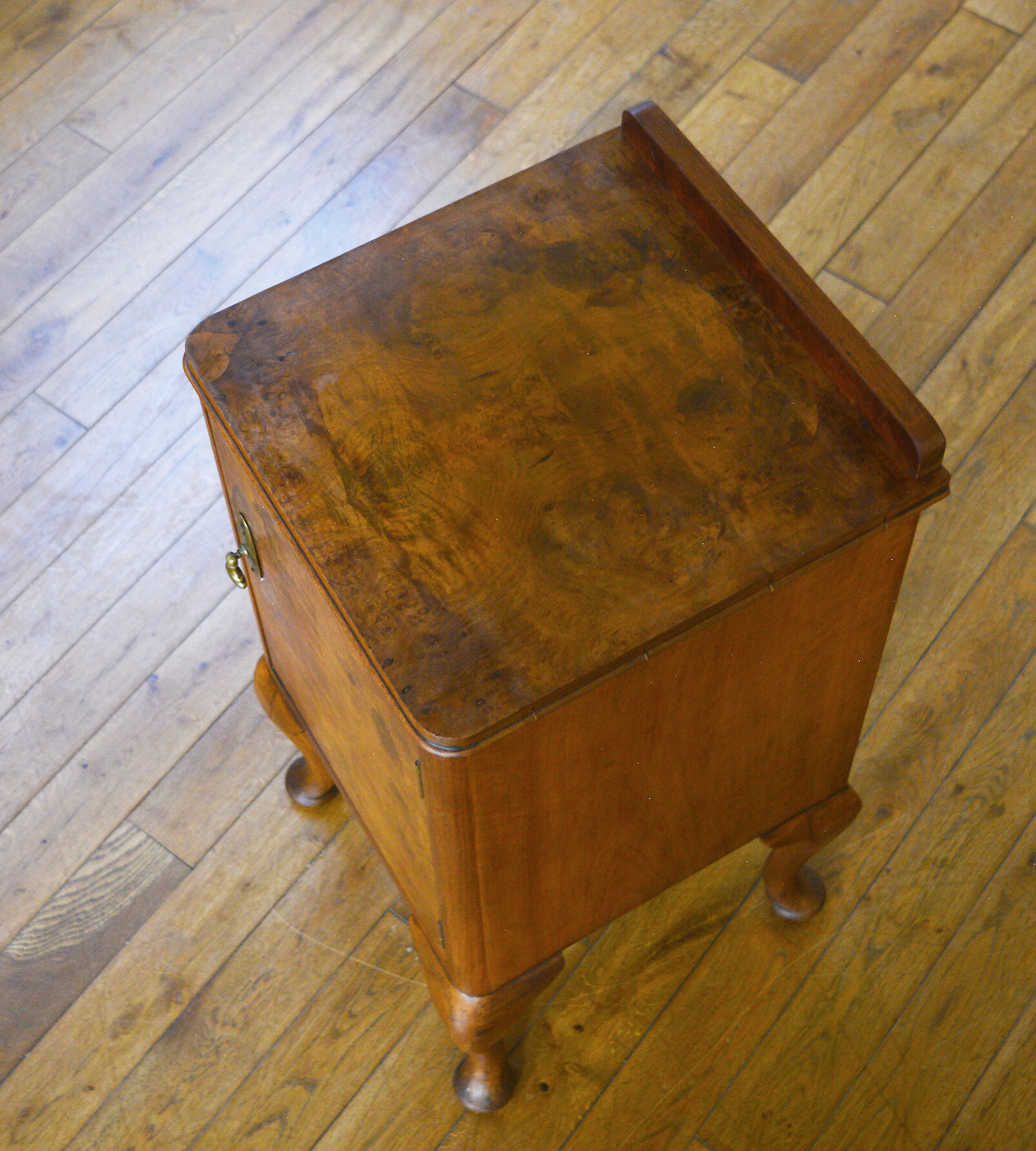 ナイトスタンド