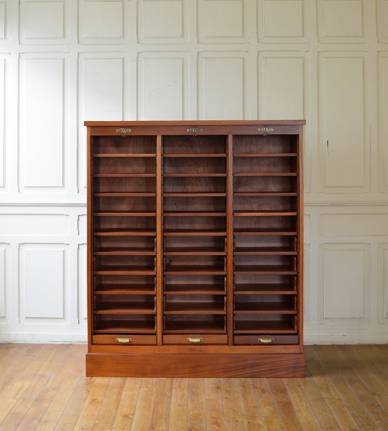 ファイリングキャビネット