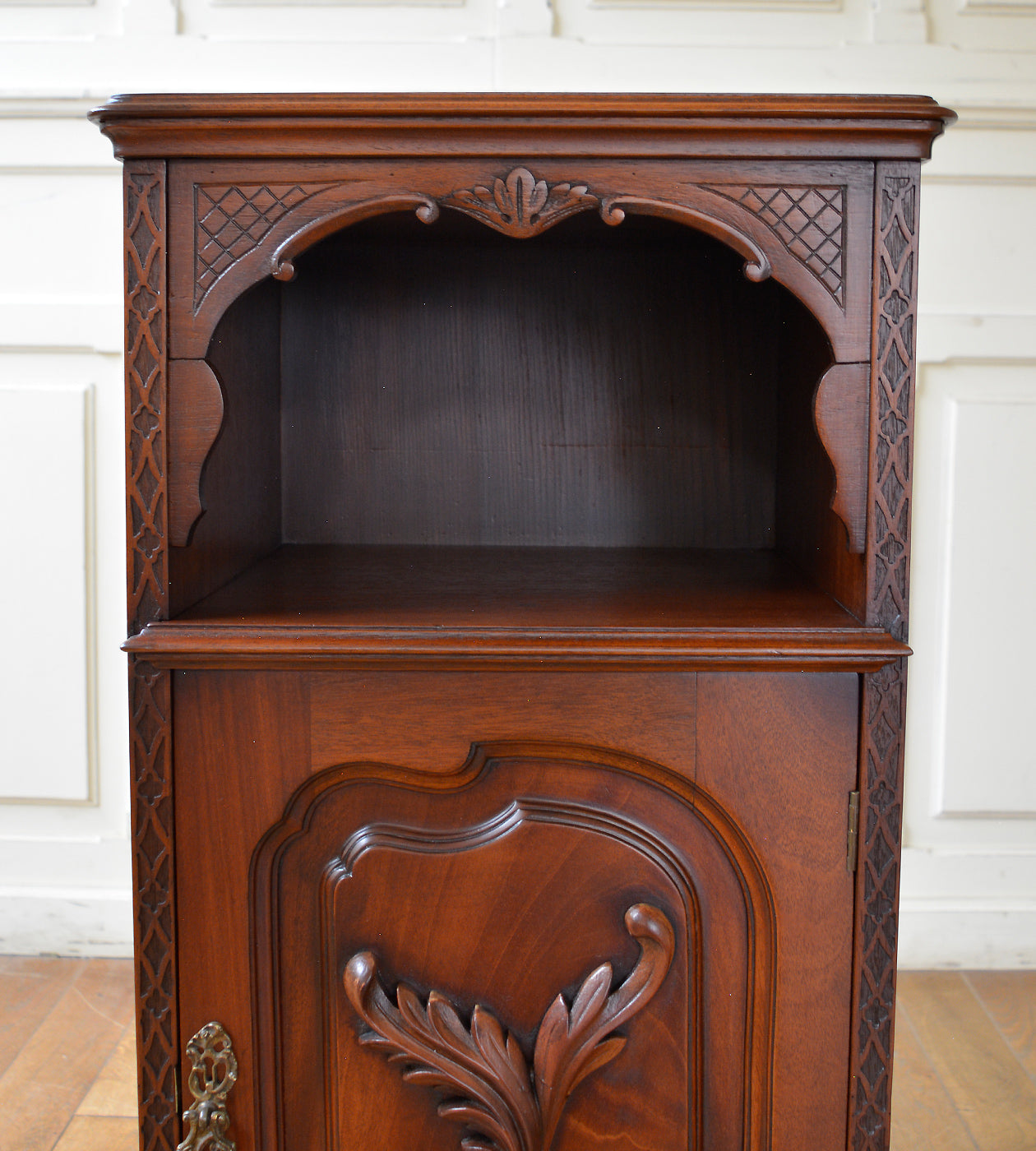 ベットサイドキャビネット