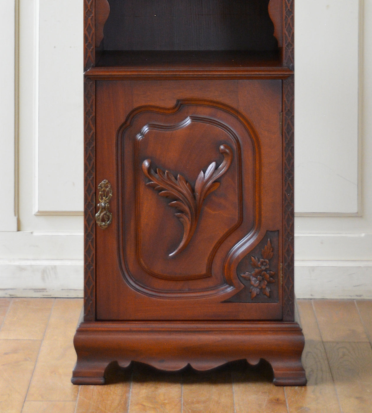 ベットサイドキャビネット