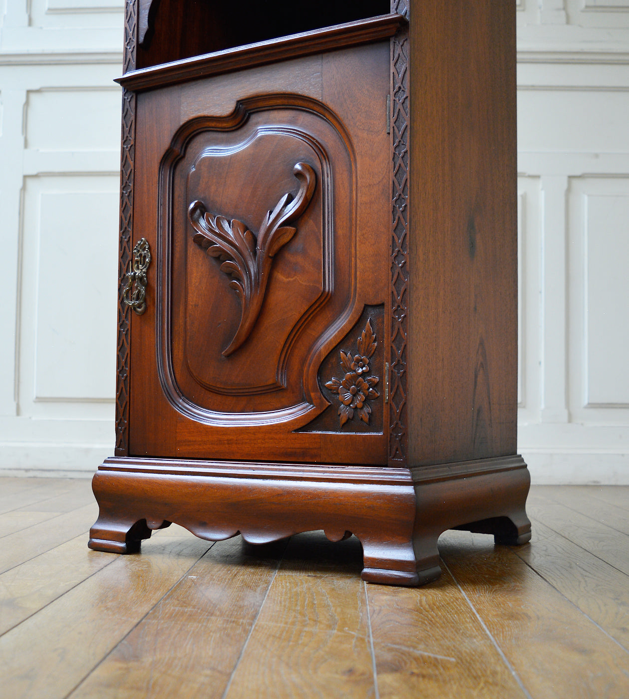 ベットサイドキャビネット