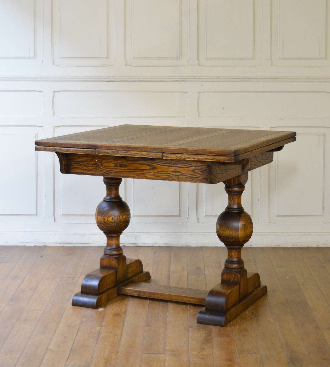 ドローリーフテーブル