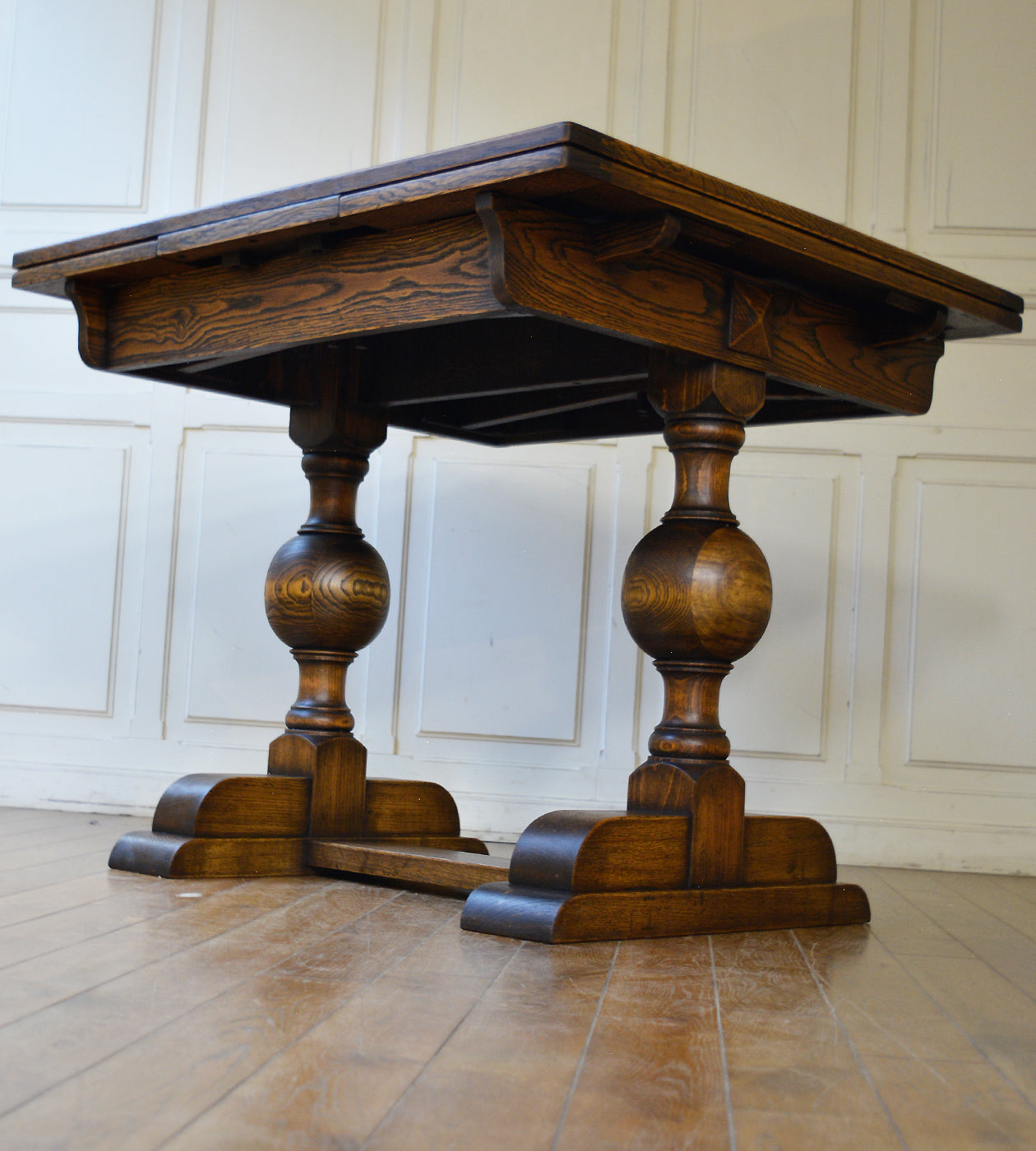 ドローリーフテーブル