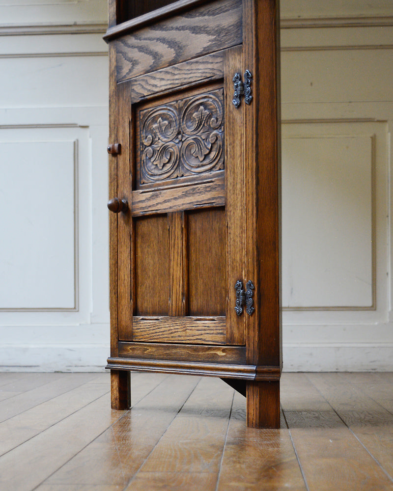 コーナーキャビネット