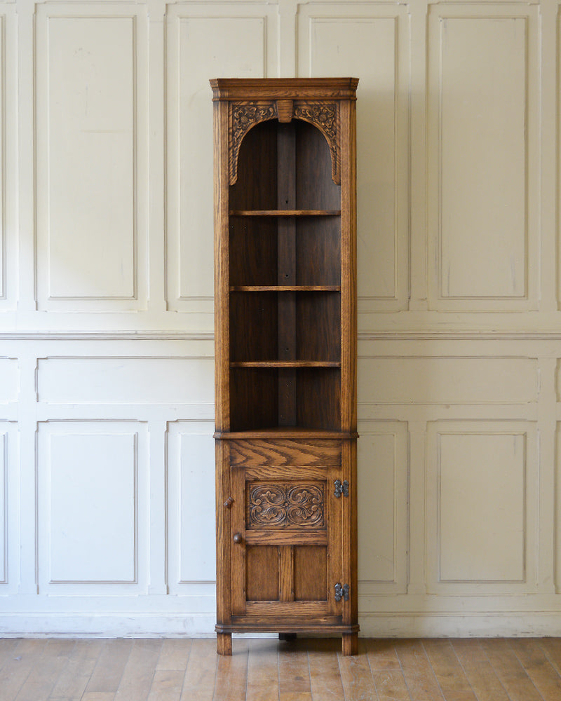 コーナーキャビネット