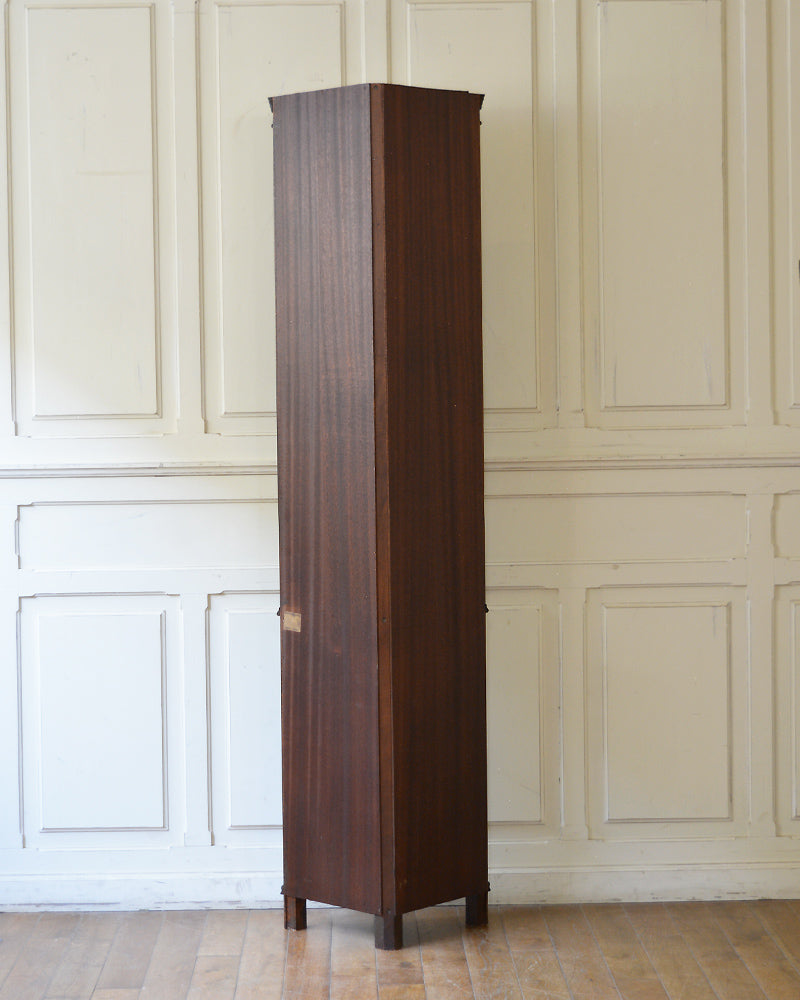 コーナーキャビネット