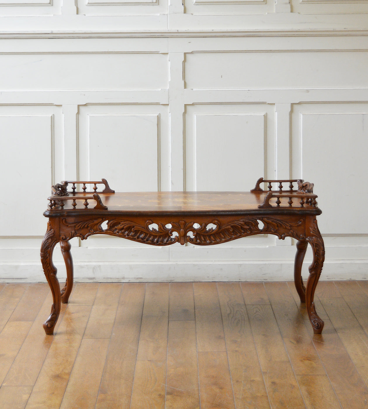 コーヒーテーブル