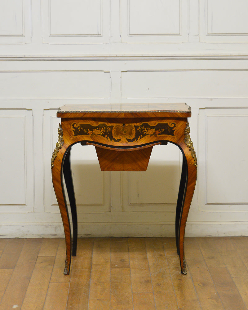 ソーイングテーブル