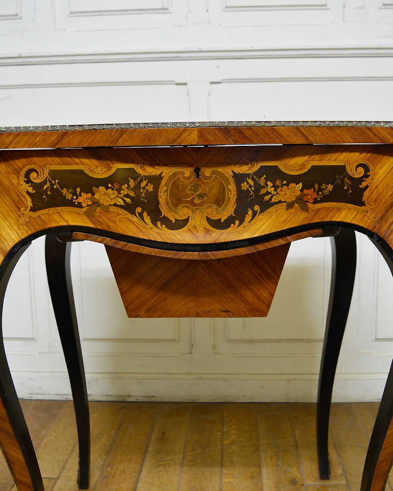 ソーイングテーブル