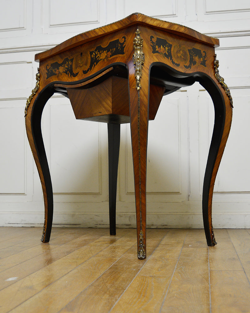 ソーイングテーブル